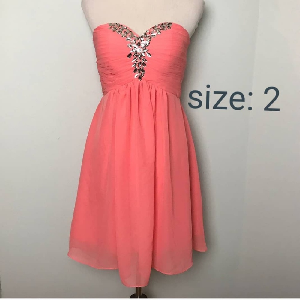 Short strapless dress